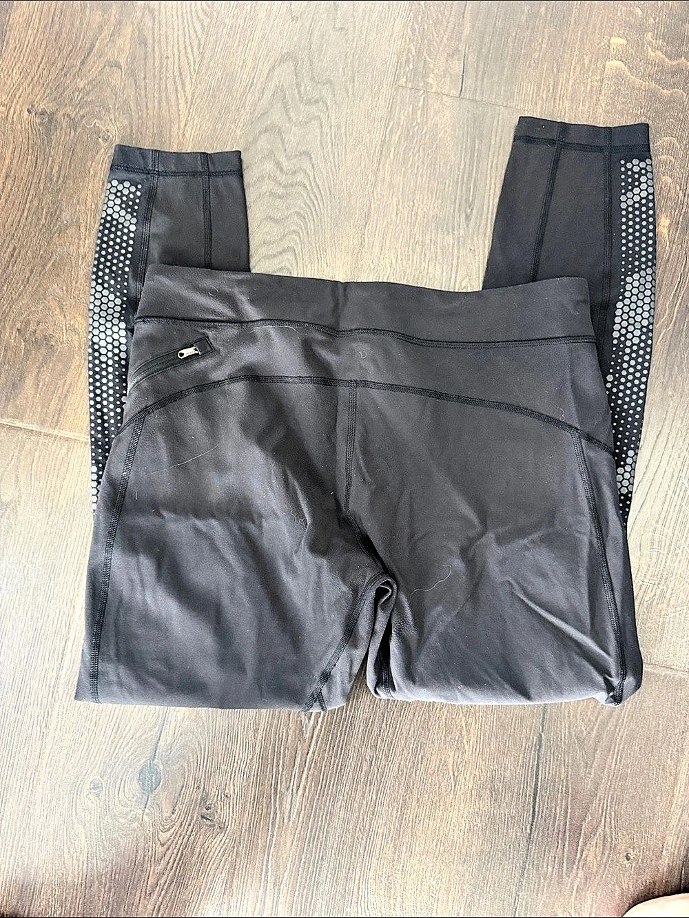 Lululemon black and gray running Leggings size XL with zipper pocket and waist t